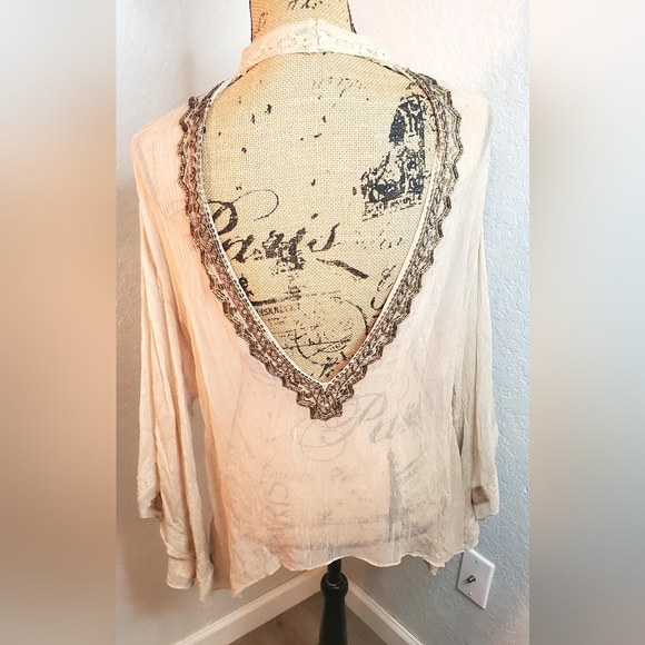 Kimchi Blue Floral Embroidered Cream Blouse - Picture 2 of 6